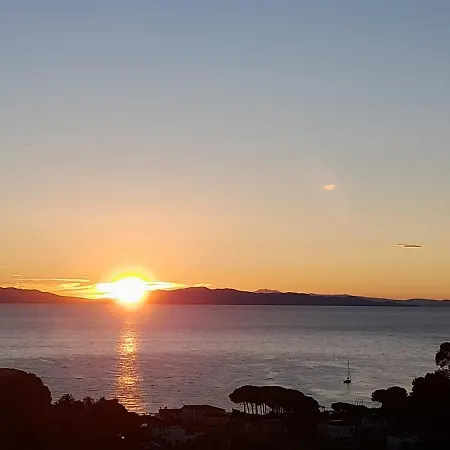 Gualdo Piscina Vista Mare 别墅 *